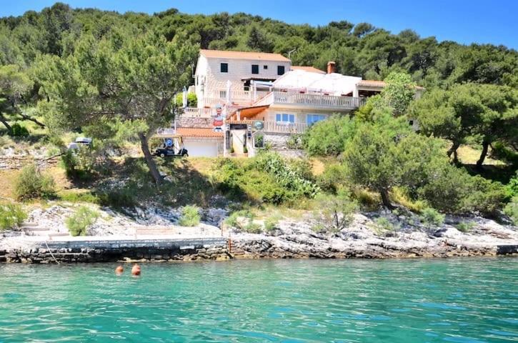 Lucica, Luxury By The Sea Bed & Breakfast Pucisca